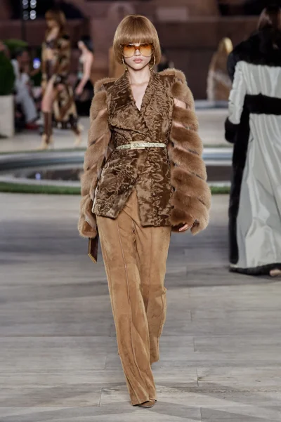 Look 18